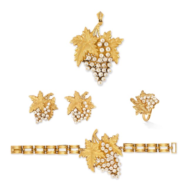 A Vintage-Style Grape Cluster Gold Set