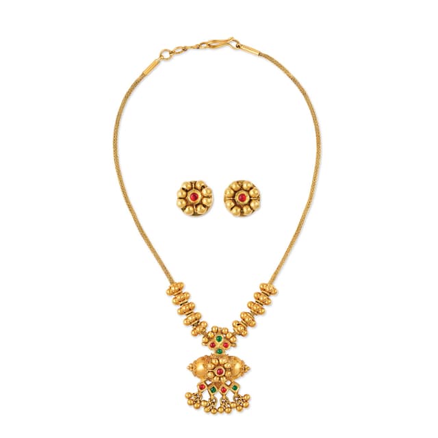 A Set Of Gold Necklace & Kudi Ear Tops