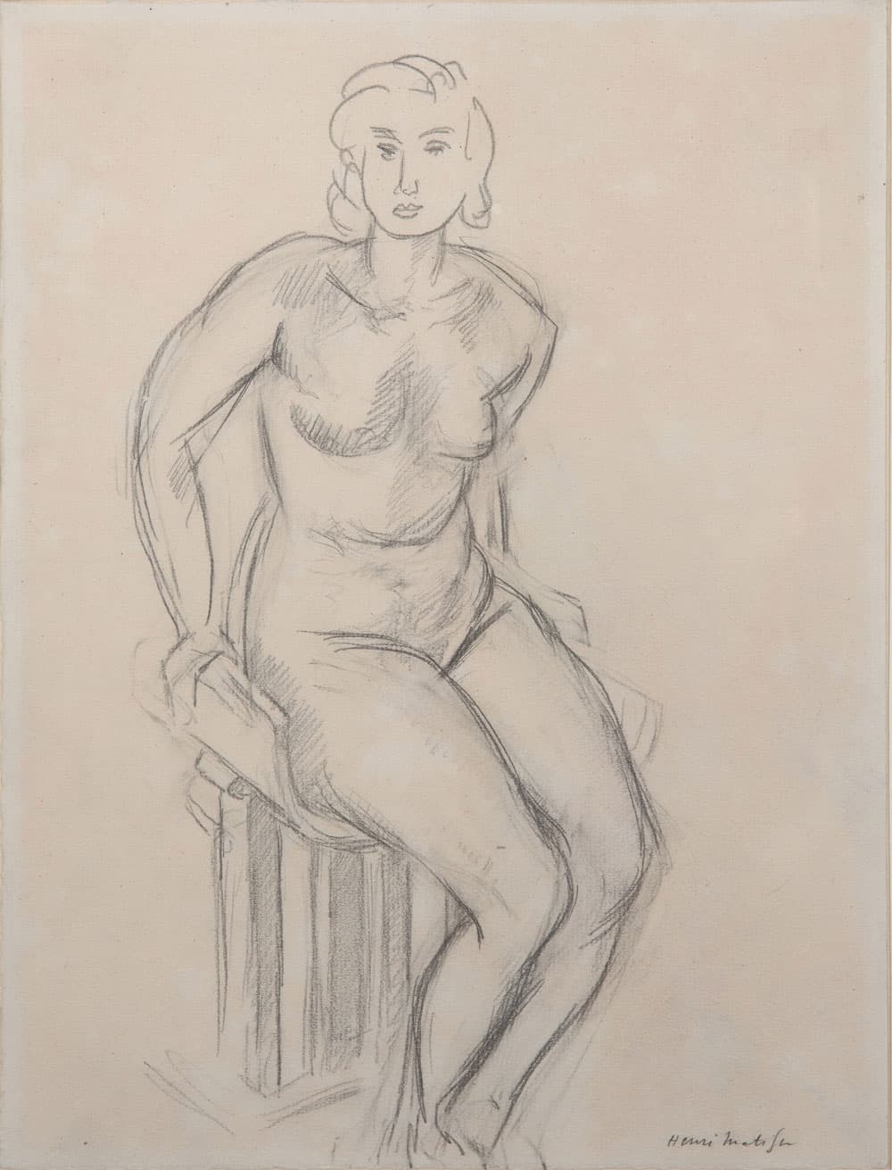 Nude Plein Pied Assis Sur Une Colonne