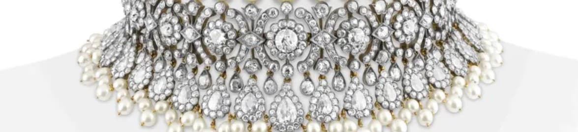 Online vs. In-Person: Where To Buy Antique Jewellery For Best Deals